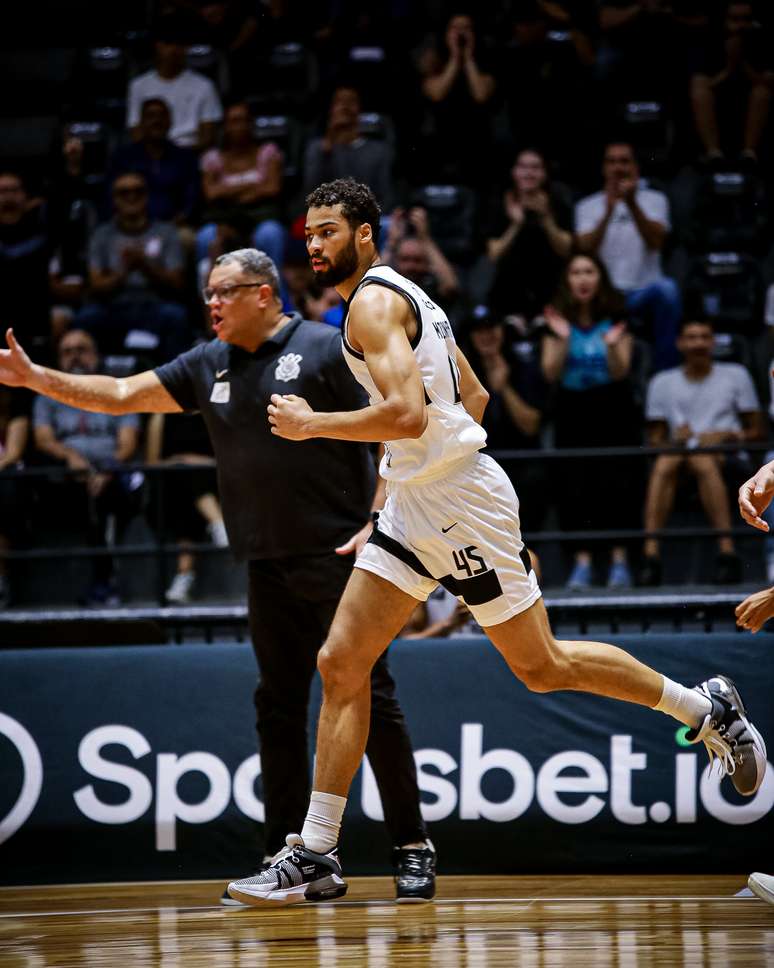 Corinthians enfrenta Unifacisa pelo NBB