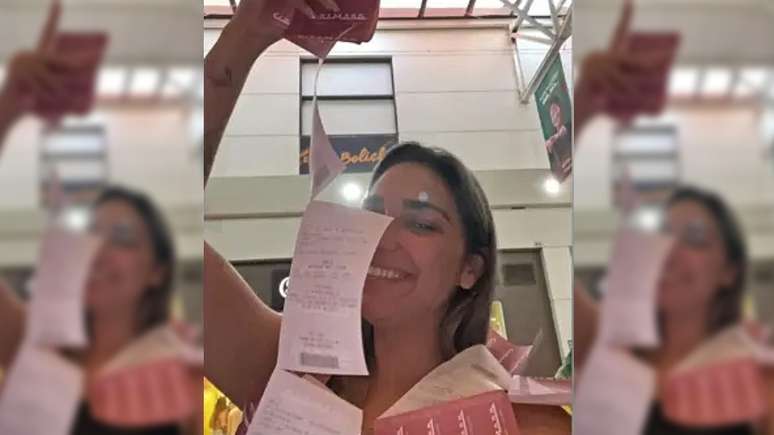 The teacher takes more than 280 public school students to the cinema and delights Internet users