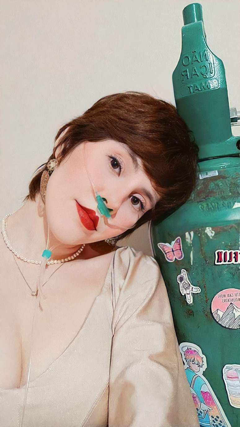 Muitas vezes ela precisa de um aux&iacute;lio de um bal&atilde;o de oxig&ecirc;nio para respirar melhor e ter mais independ&ecirc;ncia