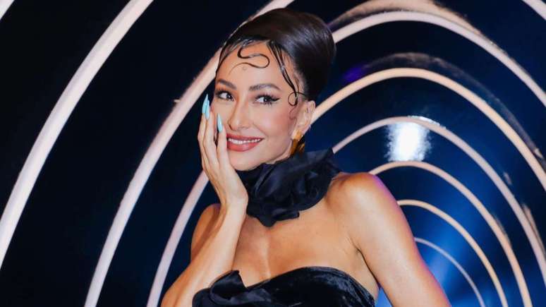 Shown too much?  Sabrina Sato scandalizes with braided dress!