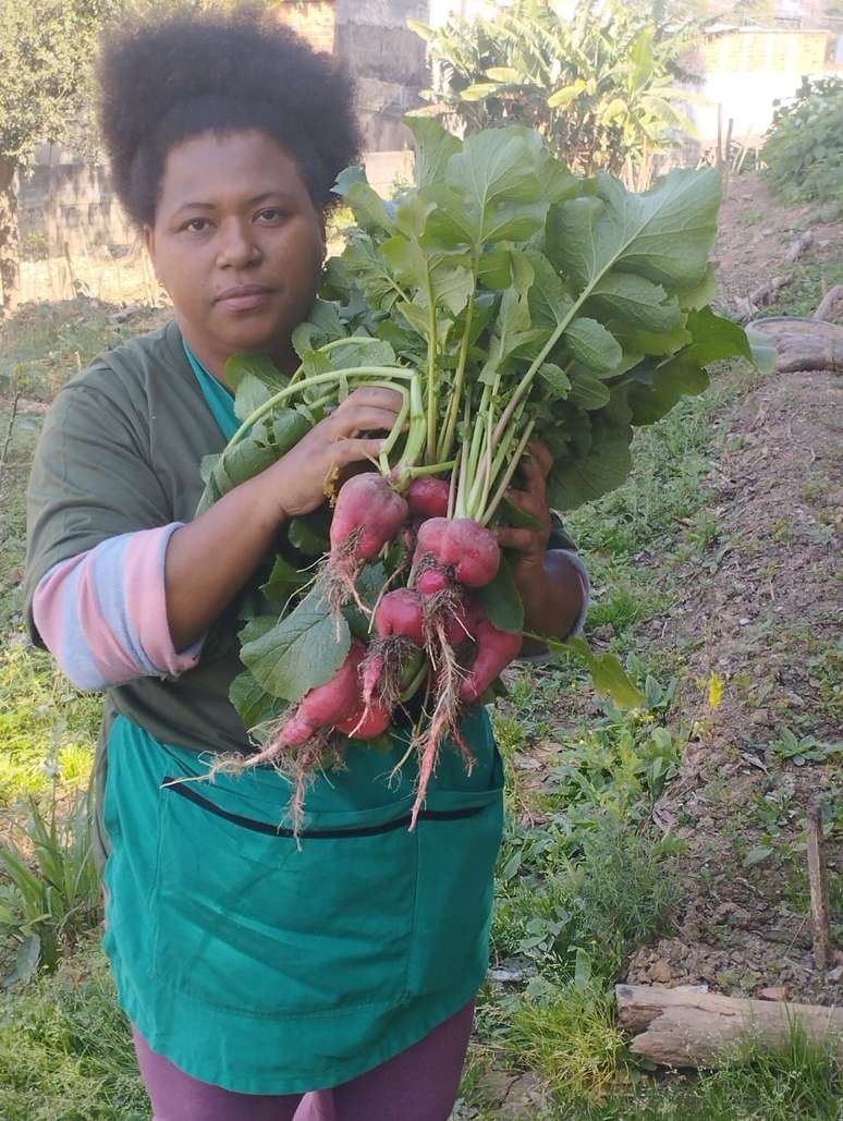 Angeli Teixeira conheceu o trabalho da ONG na pandemia. Passou a trabalhar nela e alimentar melhor os filhos