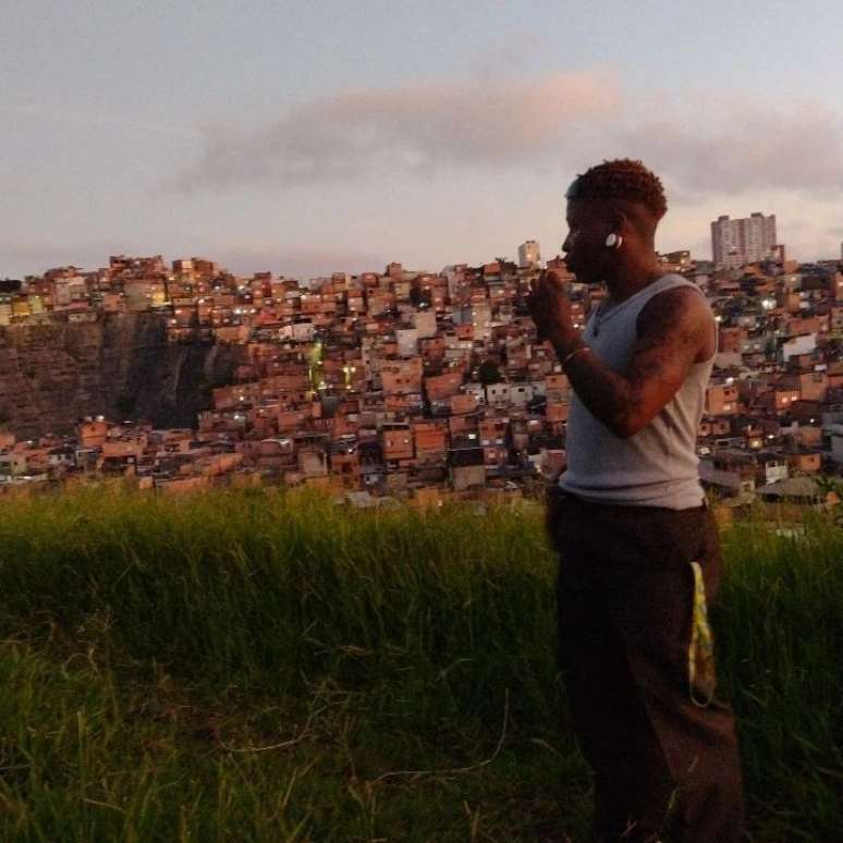 Winnit, improvisador trans, é da Favela do Pantanal, em Diadema, Região Metropolitana de São Paulo