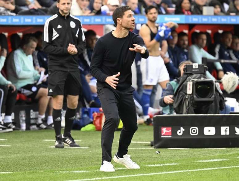 Xabi Alonso vem se destacando no comando do Bayer Leverkusen (ROBERTO PFEIL / AFP)