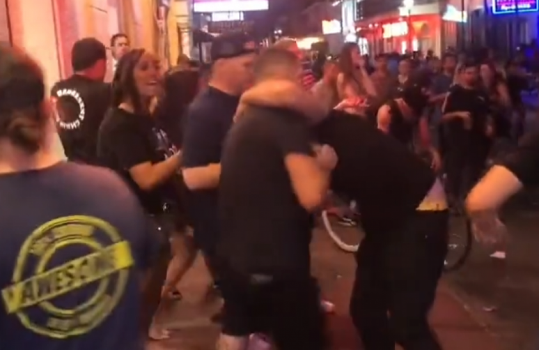 Lutador foi flagrado apagando um homem durante uma briga de rua (Foto: Reprodução)