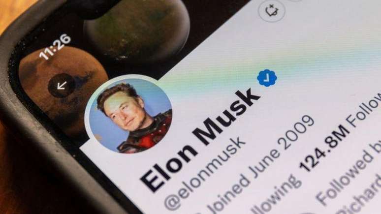 O dono do Twitter, Elon Musk, defendeu sua polêmica ação de cobrar pela verificação da autenticidade das contas de seus usuários, alegando que as finanças da plataforma estão em apuros