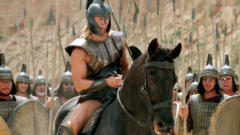 Brad Pitt em cena de Troia.