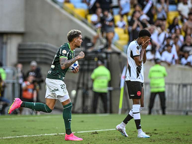 Brasileirão: Palmeiras consegue empate com o Vasco em jogo movimentado - O  Mariliense