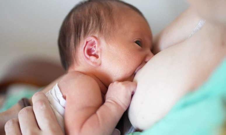 Amamentação: médica dá dicas para adaptar a mãe e o bebê -