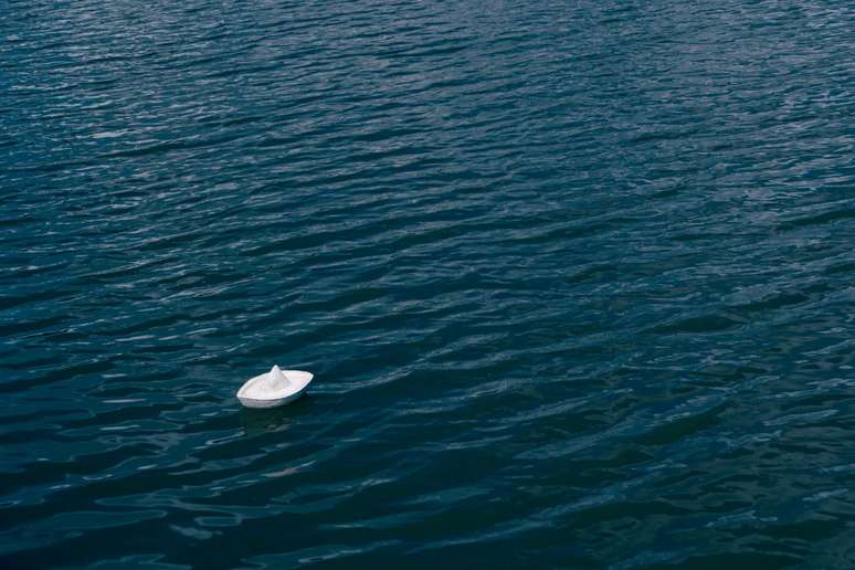 Urna Navegar, assinada por Furf Design Studio para Mush.