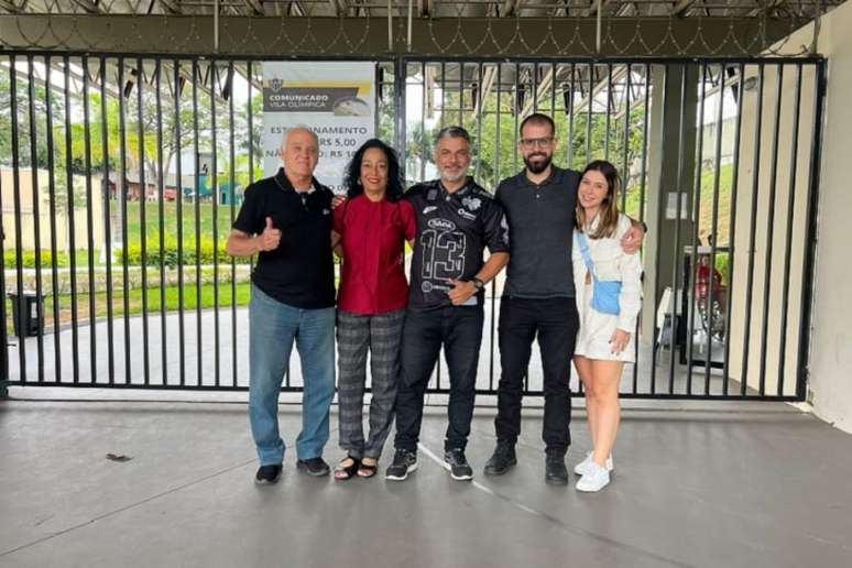 Encontro entre os diretores do Galo FA e João Pessoa Espectros foi intermediado pela fornecedora de material esportivo - Foto: Galo FA/Divulgação