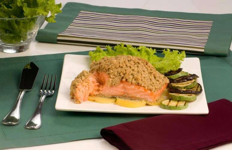 Há receitas que ajudam na imunidade e uma delas é este delicioso salmão em crosta