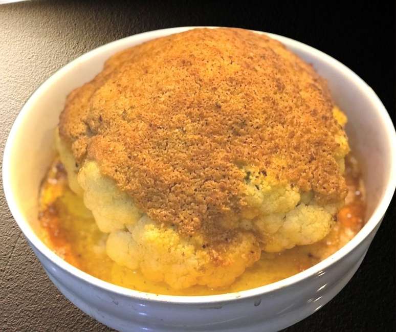 Couve-Flor Gratinada, ou "au gratin", assada com um crumble salgado