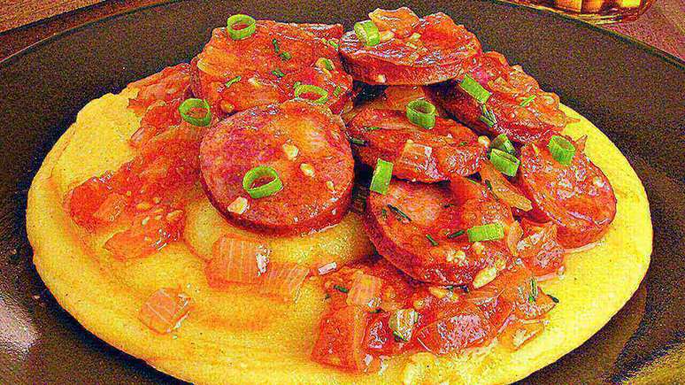 Polenta com lingui&ccedil;a