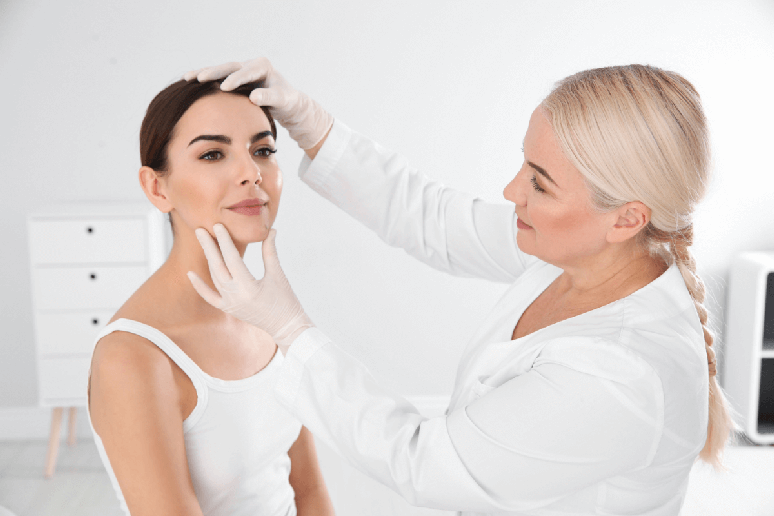 Ao notar qualquer sintoma, o ideal é consultar um dermatologista 