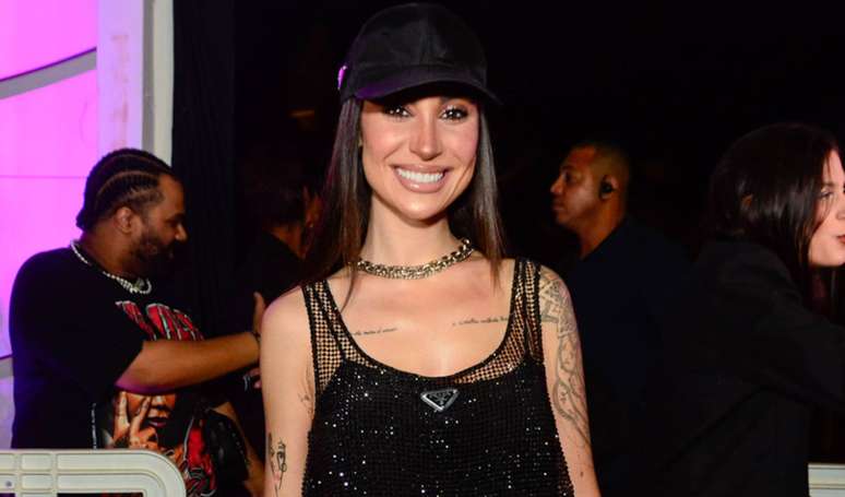 Bianca Andrade makes her first public appearance after the operation and enjoys Ludmilla’s garland.  Check out the celebrity looks!