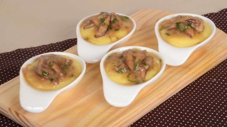 Polenta no copinho com shitake