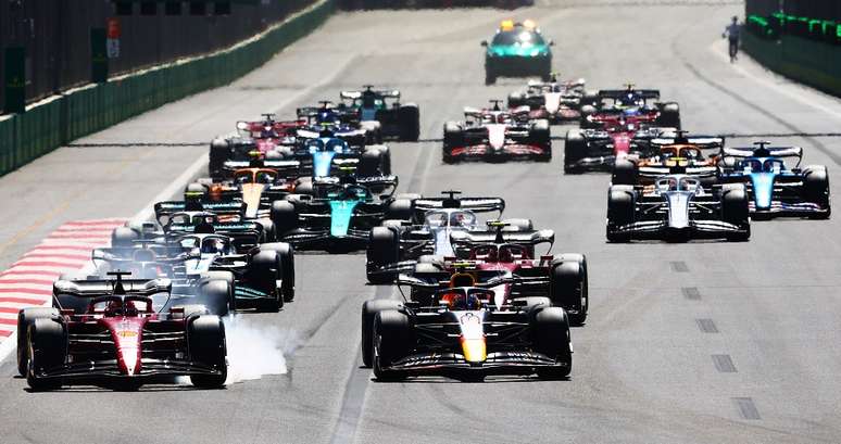 Largada do GP do Azerbaijão do ano passado. A F1 tenta fazer as Sprints funcionarem a qualquer custo