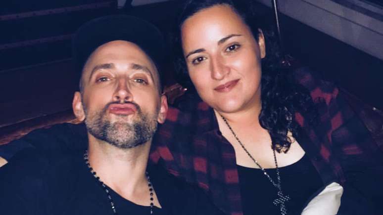 Paulo Gustavo’s sister enchants the web by posing with her nephews and photos of the actor