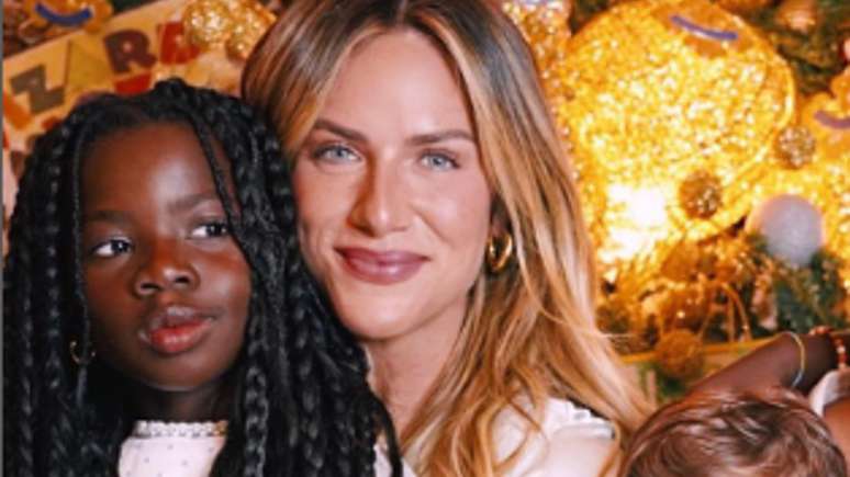 Giovanna Ewbank delights the web by showing Titi’s old click