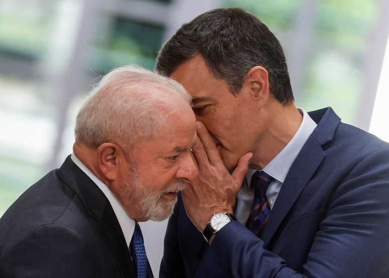 Lula e Pedro Sanchez durante encontro em Madri
