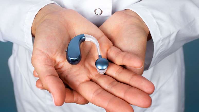 The study finds that wearing hearing aids can reduce the risk of dementia
