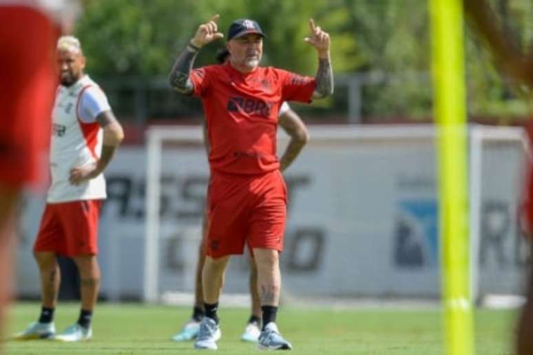 Sampaoli pediu "carinho" com a bola aos jogadores rubro-negros (Foto: Marcelo Cortes/Flamengo)