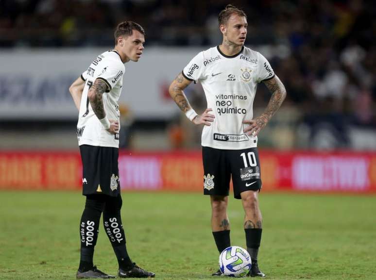 Barletta e Róger Guedes em ação contra o Remo (Foto: Rodrigo Coca/Agência Corinthians)