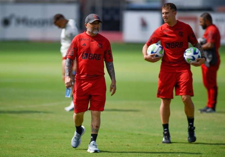 Sampaoli chega ao Ninho para treino do Flamengo hoje (26)