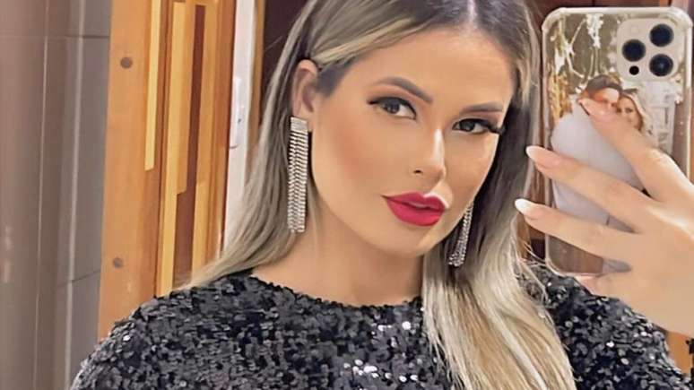 Famous singer found dead at home aged 32