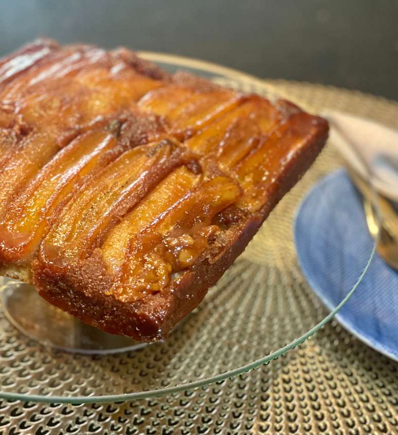 Bolo de Banana Caramelizada - Receita prática e deliciosa