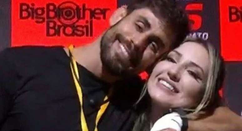 Cara de Sapato e Amanda ficaram bem próximos no reality