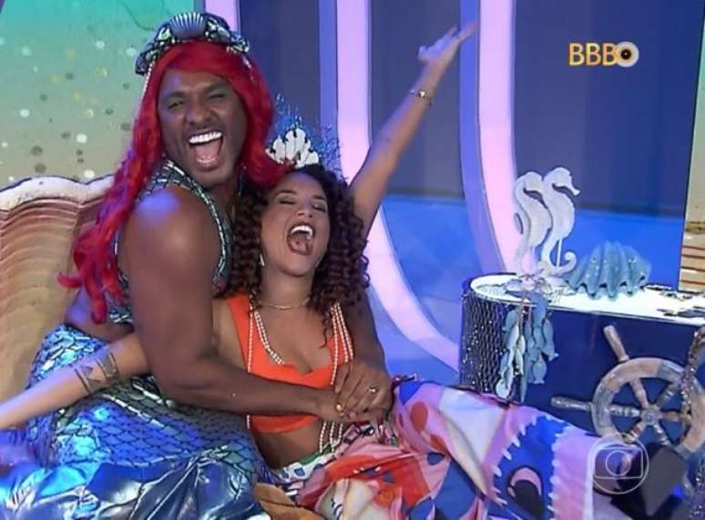 Fred Nicário se vestiu de sereia ao lado de Domitilla Barros