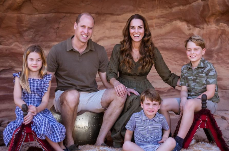 O príncipe e a princesa de Gales com os três filhos: George, Charlotte e Louis