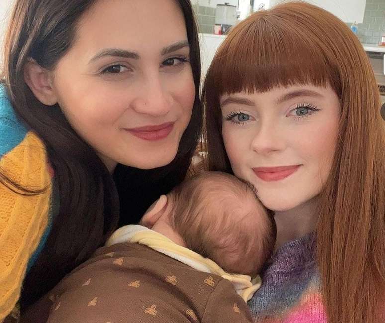 The mother goes viral when she tells how she manages to breastfeed the child pregnant by her wife