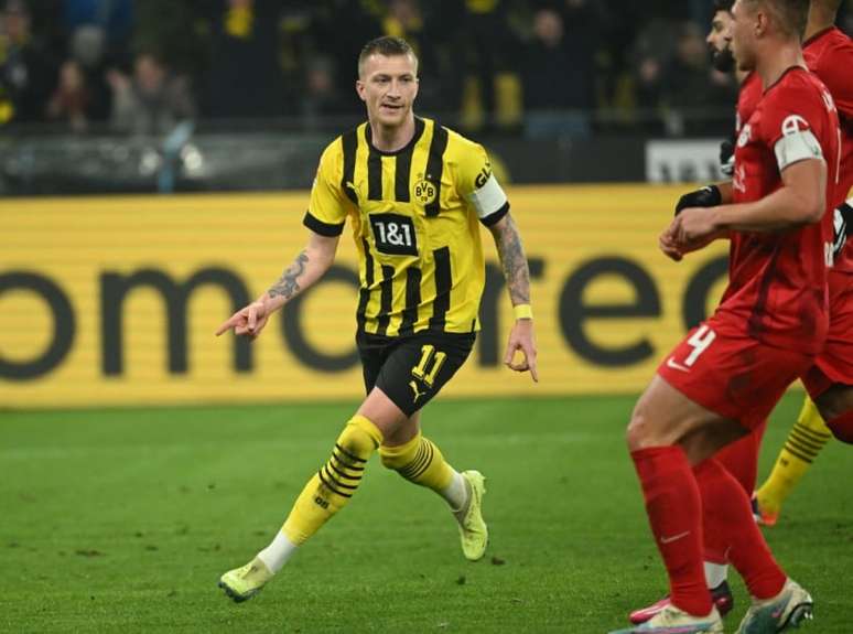 Reus balança as redes contra o Leipzig na Bundesliga (Foto: INA FASSBENDER / AFP)