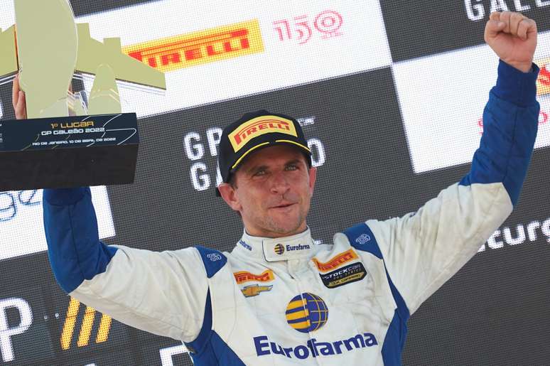 Daniel Serra celebra sua vit&oacute;ria no GP do Gale&atilde;o, em 2022