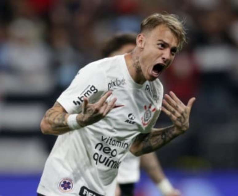 R&oacute;ger Guedes defende Cuca e &eacute; sincero sobre clima no Corinthians para o  D&eacute;rbi: 'Uma m....'