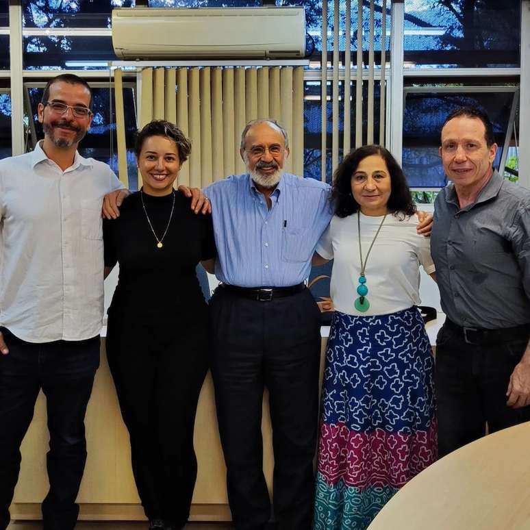 St&eacute; Paranhos em sua defesa de doutorado