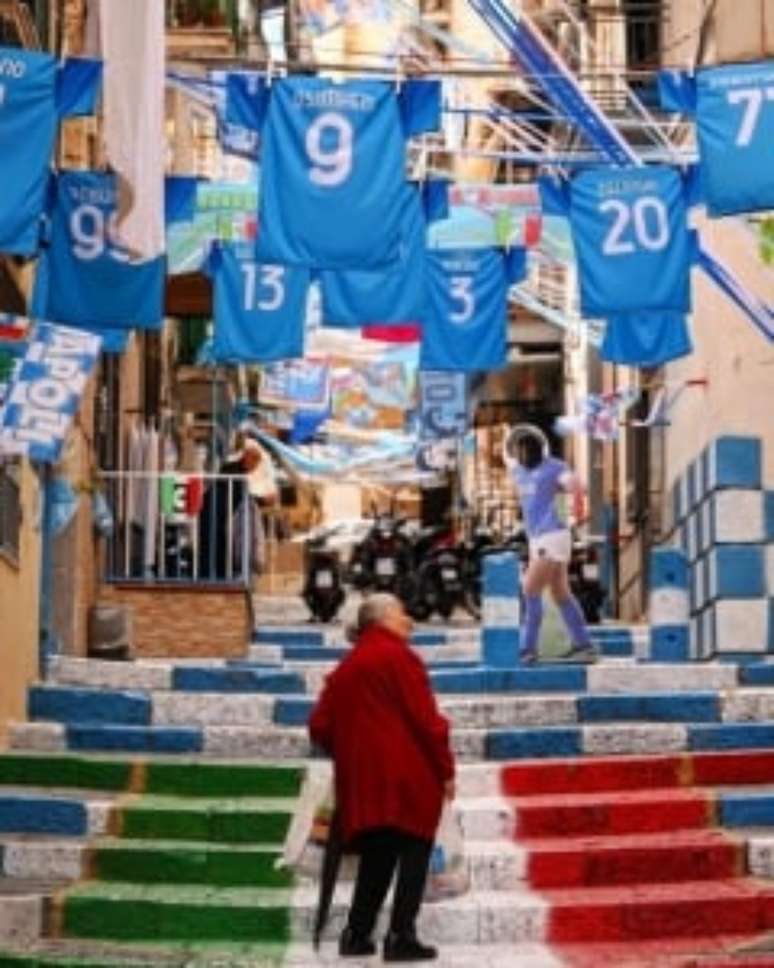 Camisas dos titulares foram estendidas (Foto: Reprodução/Twitter)