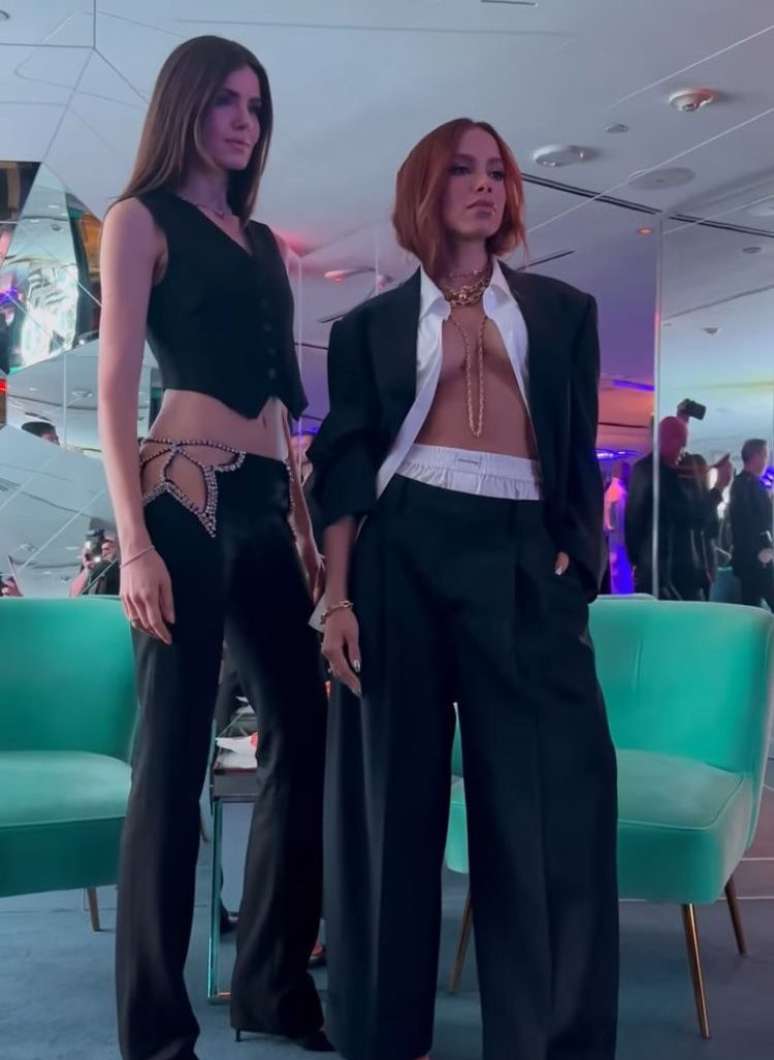 Camila Queiroz e Anitta 