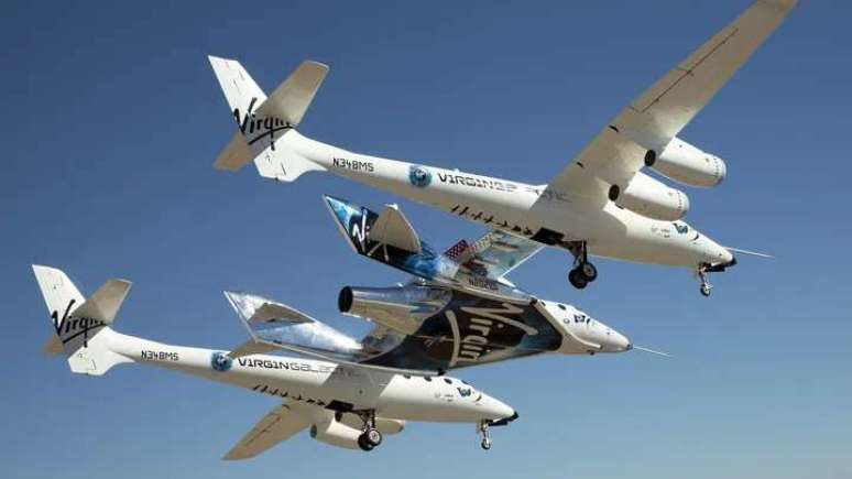 VMS EVE carrega o VSS Unit na primeira etapa do voo (Imagem: Reprodução/Virgin Galactic)