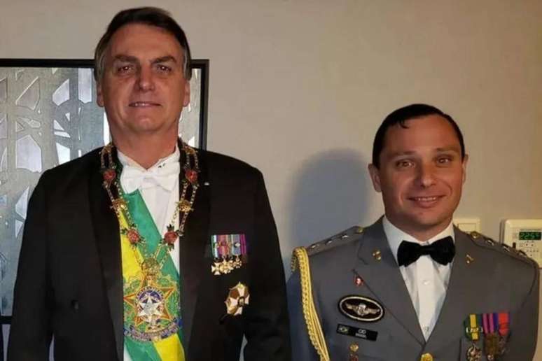 O coronel Mauro Cid terá que prestar novo depoimento à PF sobre o caso das joias sauditas Crédito