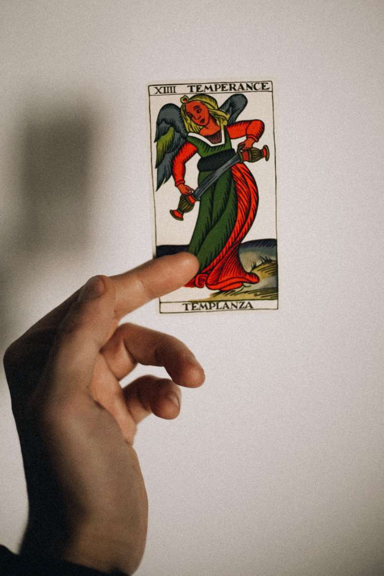 A Temperan&ccedil;a &eacute; o Arcano do m&ecirc;s.