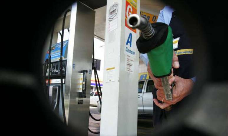 Gasolina mais barata: veja economia nas bombas em São Paulo e no Rio