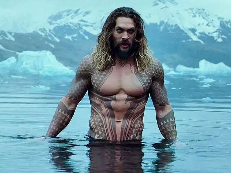 ‘Aquaman’ Actor Jason Momoa Bikes Naked Home;  Watch a video