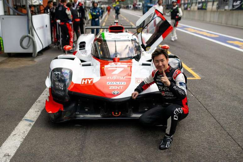 Kamui Kobayashi comemora mais uma pole com a Toyota