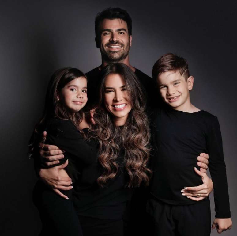 Rodrigão com Adriana e os filhos Linda e Rodrigo: "Fazemos nosso próprio reality nas redes sociais"