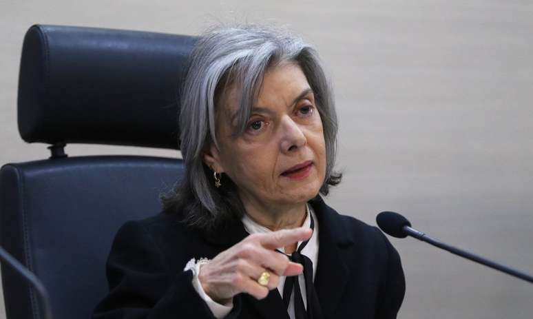Cármen Lúcia, ministra do Tribunal Superior Eleitoral (TSE) e do Supremo Tribunal Federal (STF), disse que as mulheres não podem tratadas como "coitadas" e devem ter seus direitos respeitados na disputa eleitoral