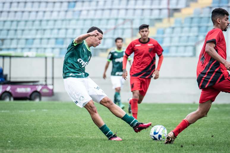 Palmeiras Tem Três Expulsos, Perde Do Athletico-PR E Não é Mais Líder ...