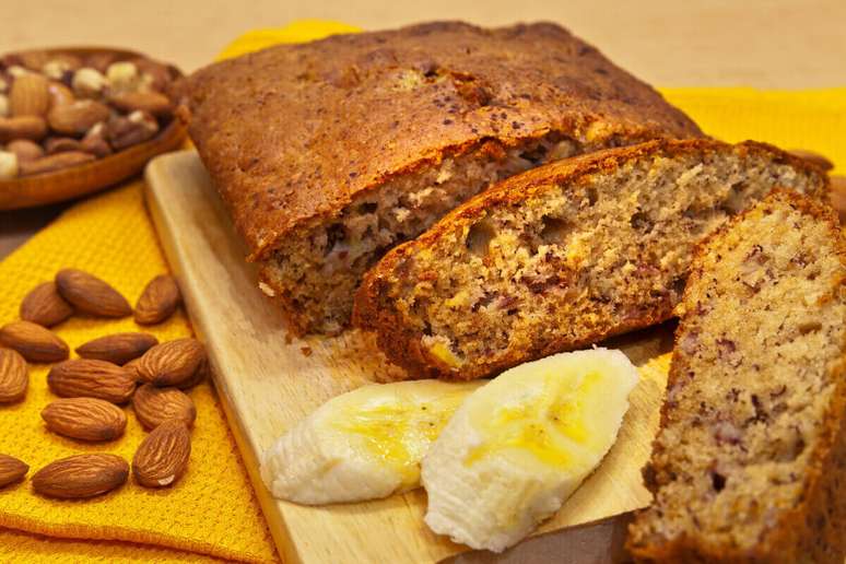 Bolo de banana com amêndoas 